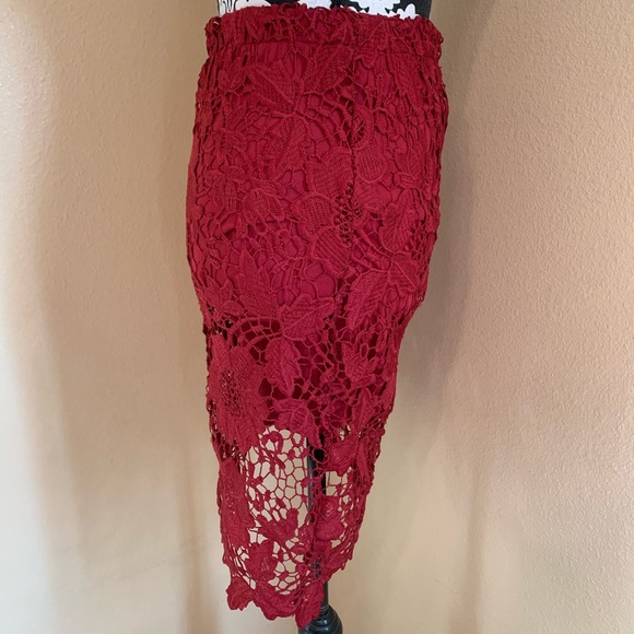 Deep red midi lace skirt - Picture 4 of 6